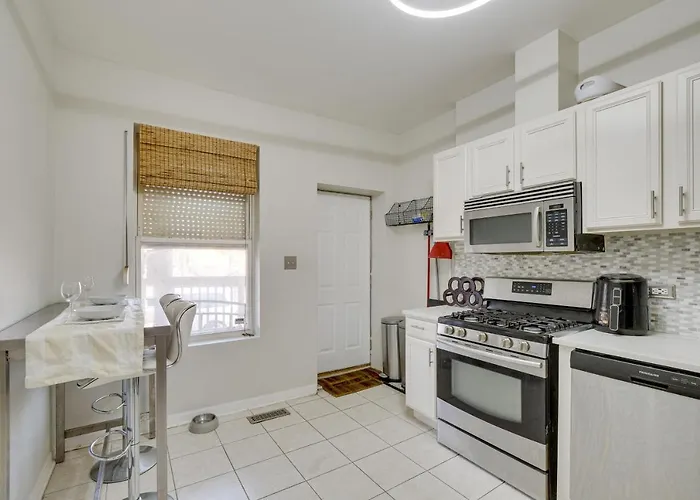 6 Mi To Dtwn Pet-friendly Apartment Chicago
