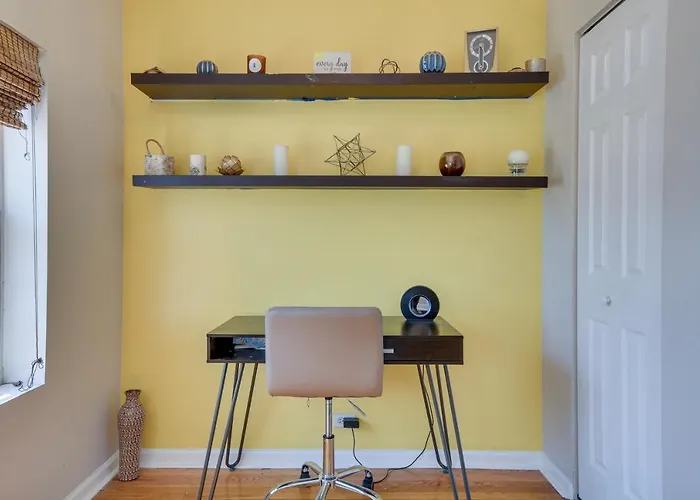 6 Mi To Dtwn Pet-friendly Chicago