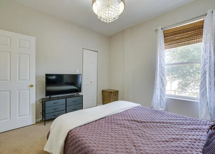6 Mi To Dtwn Pet-friendly